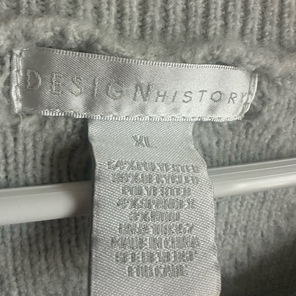 Design history Gray Women's Sweater  Cable Knit Pullover Partial Button Size XL - Picture 2 of 4